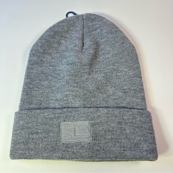 NWT Men’s Tommy Hilfiger Gray Knit Beanie Hat SZ M/L - Picture 1 of 3
